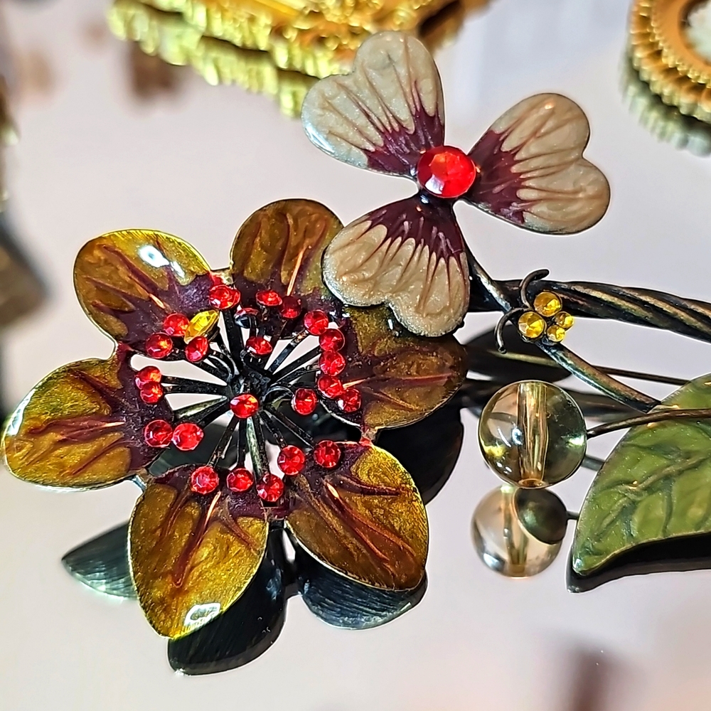 Large Flower Brooch - Picture 2 of 6